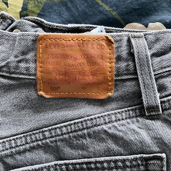 Levi’s 501 Shorts - Picture 3 of 4